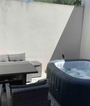 Superbe Avec Piscine Et Jacuzzi Au Calme Villa